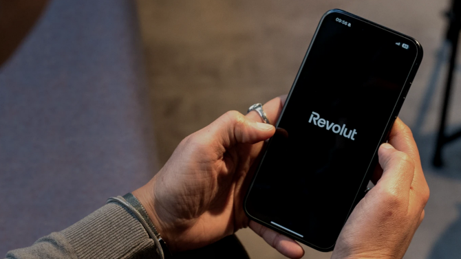 Do Česka se chystá nový mobilní operátor. Revolut nabídne neomezené volání i 5G data za příjemnou cenu