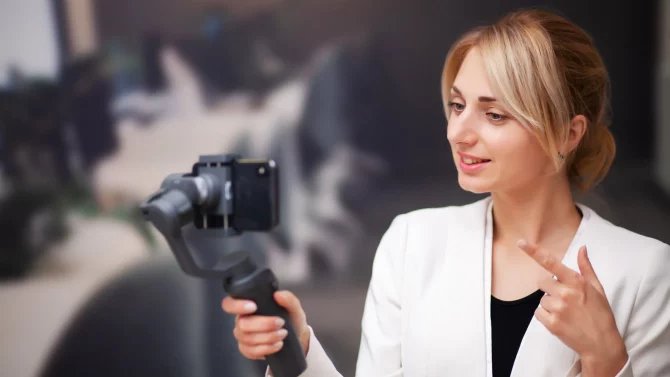 10.2.25 (1x) Prodej, influencer, selfie