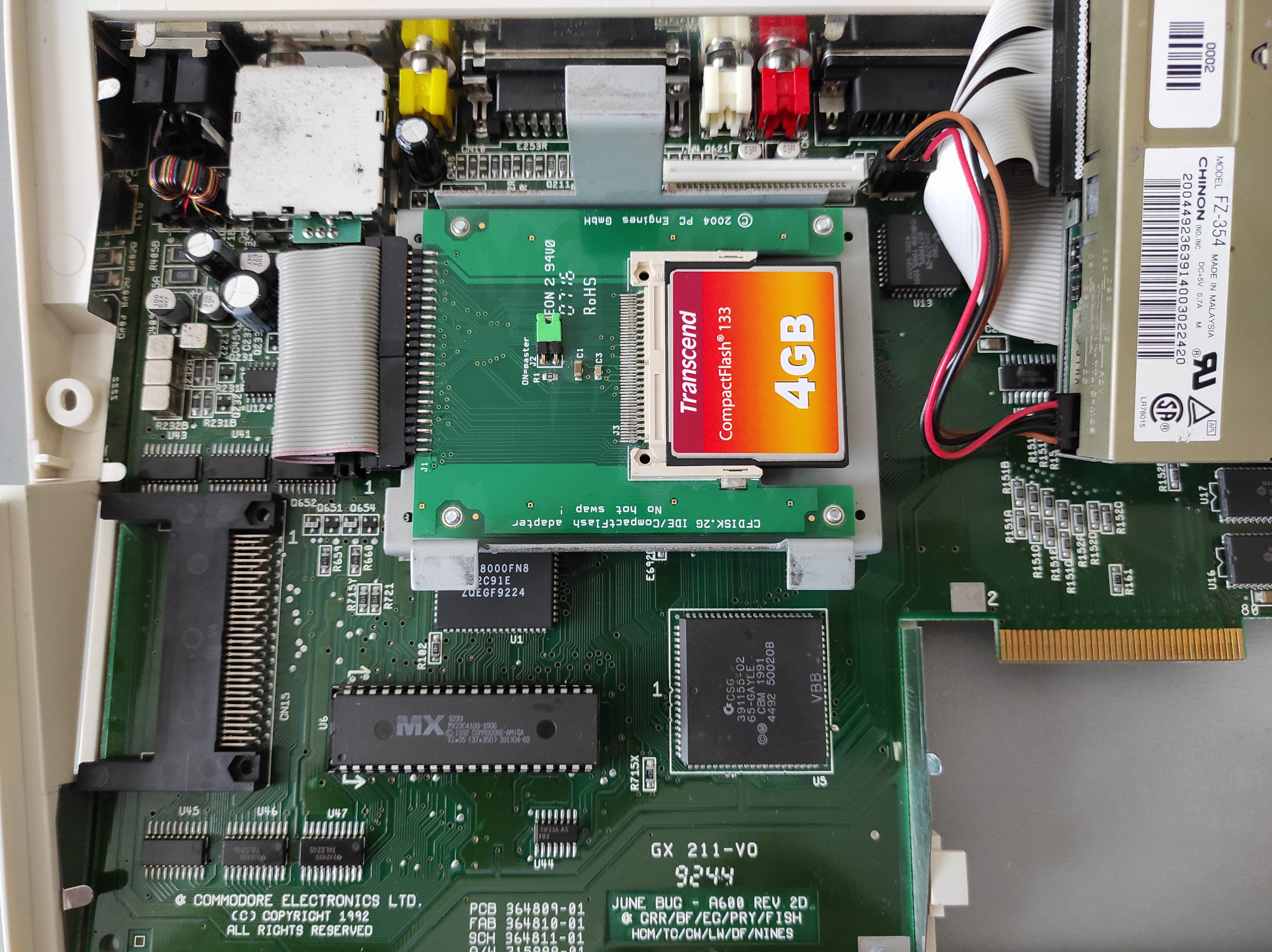 CompactFlash karta usazená v Amize.
