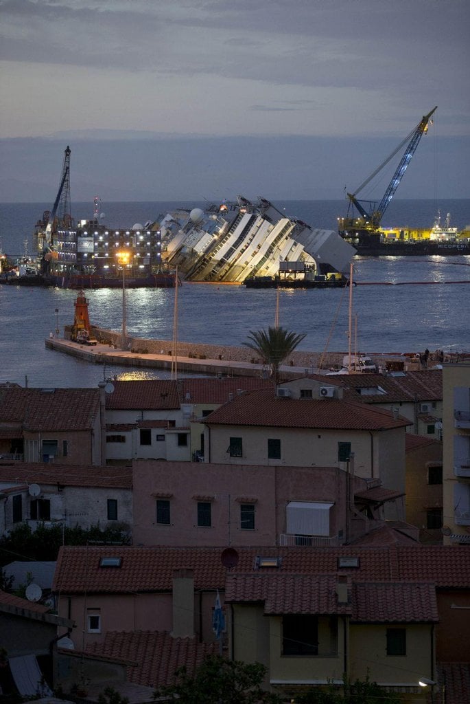 2016-10-costa-concordia.jpg