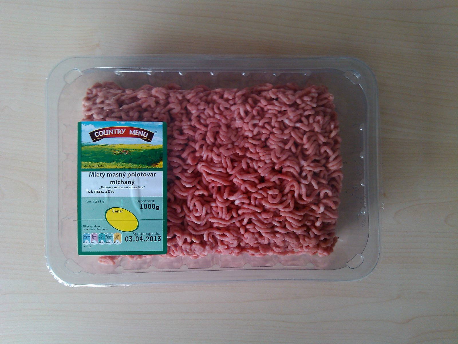 Mletý masný polotovar míchaný: 62 % masa, 1 kg za 84,90 Kč, pro Tesco Hilton Foods Polsko. Ve složení: voda, sádlo, vláknina, vepřová bílkovina, stabilizátory, octan sodný, citrát sodný, antioxidanty, kyselina askorbová, askorbát sodný, glukózový sirup, látky zvýrazňující chuť, glutaman sodný, jedlá sůl, aroma
