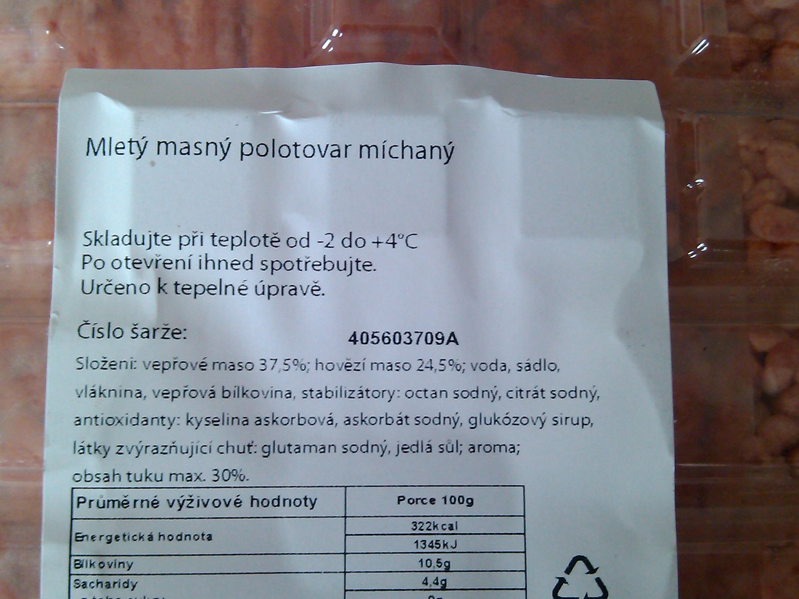Mletý masný polotovar míchaný: 62 % masa, 1 kg za 84,90 Kč, pro Tesco Hilton Foods Polsko. Ve složení: voda, sádlo, vláknina, vepřová bílkovina, stabilizátory, octan sodný, citrát sodný, antioxidanty, kyselina askorbová, askorbát sodný, glukózový sirup, látky zvýrazňující chuť, glutaman sodný, jedlá sůl, aroma
