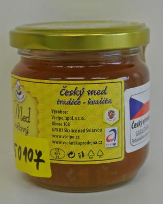 Med květový, dědečkův med. Kategorie: Nejakostní potraviny. Nevyhovující parametr: hydroxymethylfurfural (HMF), enzym diastáza. Med nevyhověl legislativním požadavkům na aktivitu enzymu diastáza. Aktivita enzymu klesá například stárnutím medu. Obsah látky hydroxymethylfurfural byl vyšší, než připouští příslušný právní předpis. Hydroxymethylfurfural (HMF) je látka, která vzniká například při vyšších teplotách během zpracování medu. Výrobce: Včelpo, Obora. Opakované nálezy u různě velkých balení medu na různých místech kontroly: Kaufland, Coop