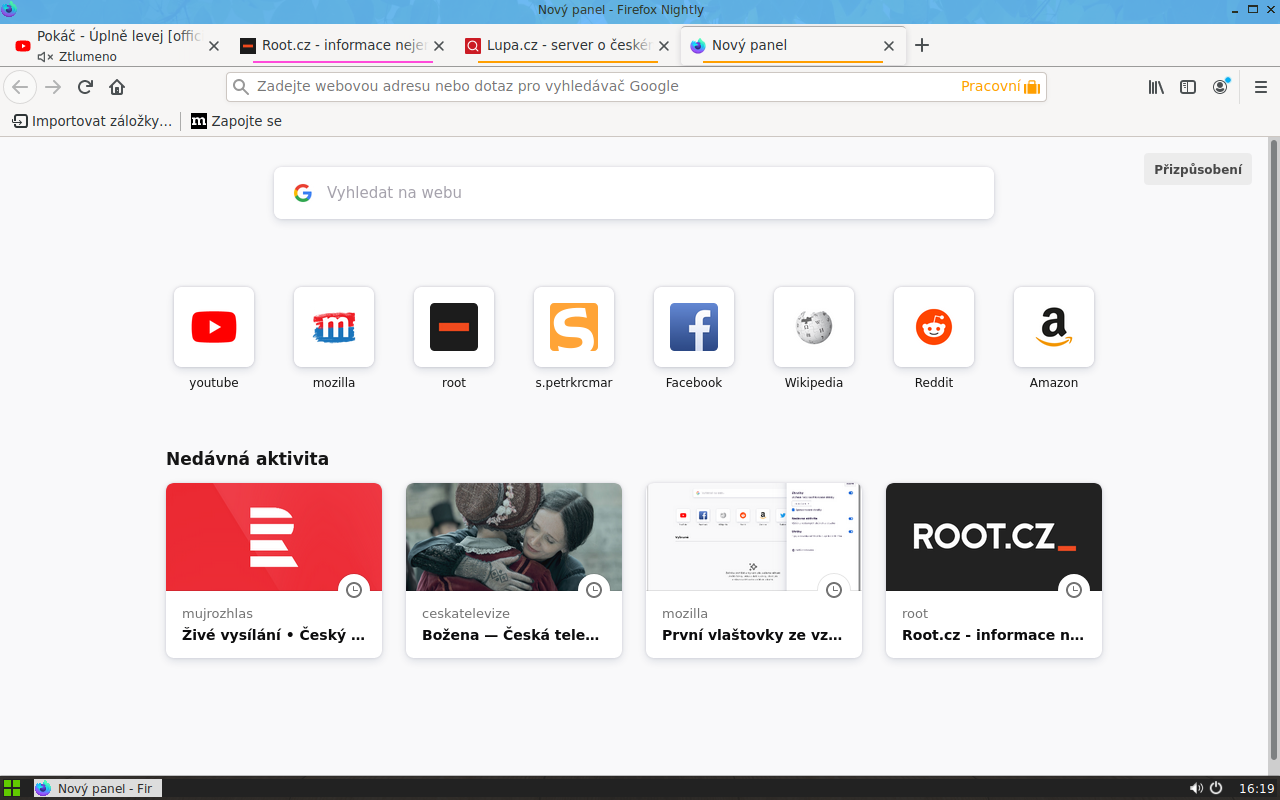 Vzhled panelů podbarvených podle kontejnerů.