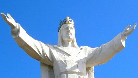Náhledový obrázek - Ježíš je v Polsku králem. Státní firmy se obrací k Panně Marii