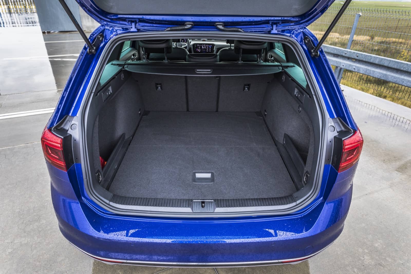 2019-11-Volkswagen-Passat-Variant-00033.jpg