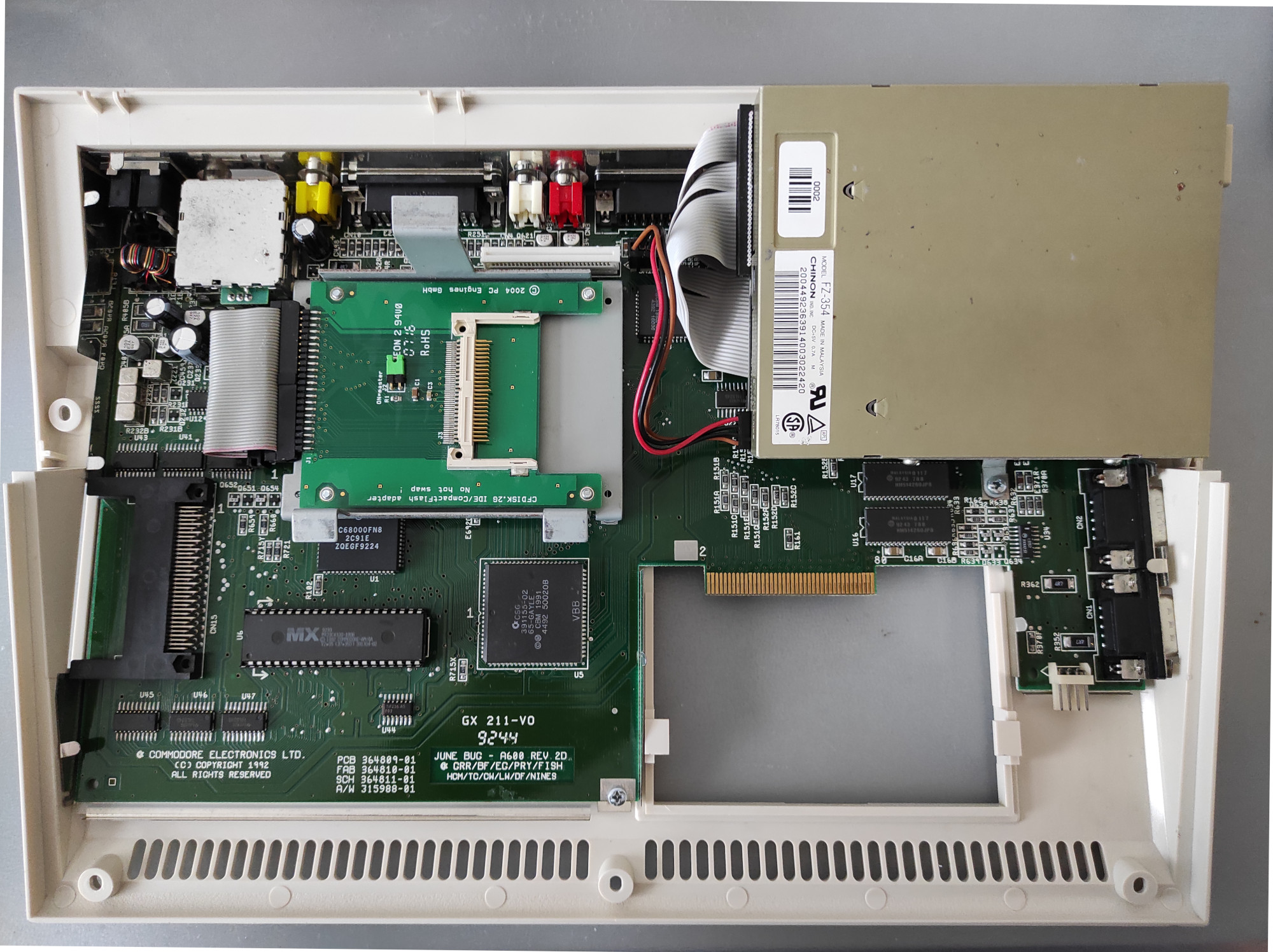 Adaptér CF->IDE umístěný v Amize.