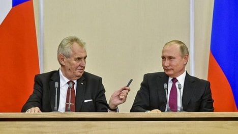 Náhledový obrázek - Putin napsal Zemanovi. Stojí o jeho účast na oslavách v Moskvě
