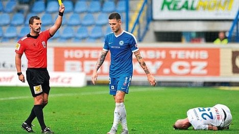 Náhledový obrázek - Fauly na kriminál. Soudy řeší, jak a zda vůbec mají trestat sportovce, který zranil soupeře