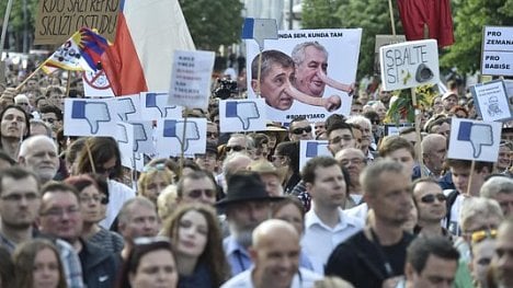 Náhledový obrázek - Proti Zemanovi a Babišovi se opět protestovalo po celém Česku