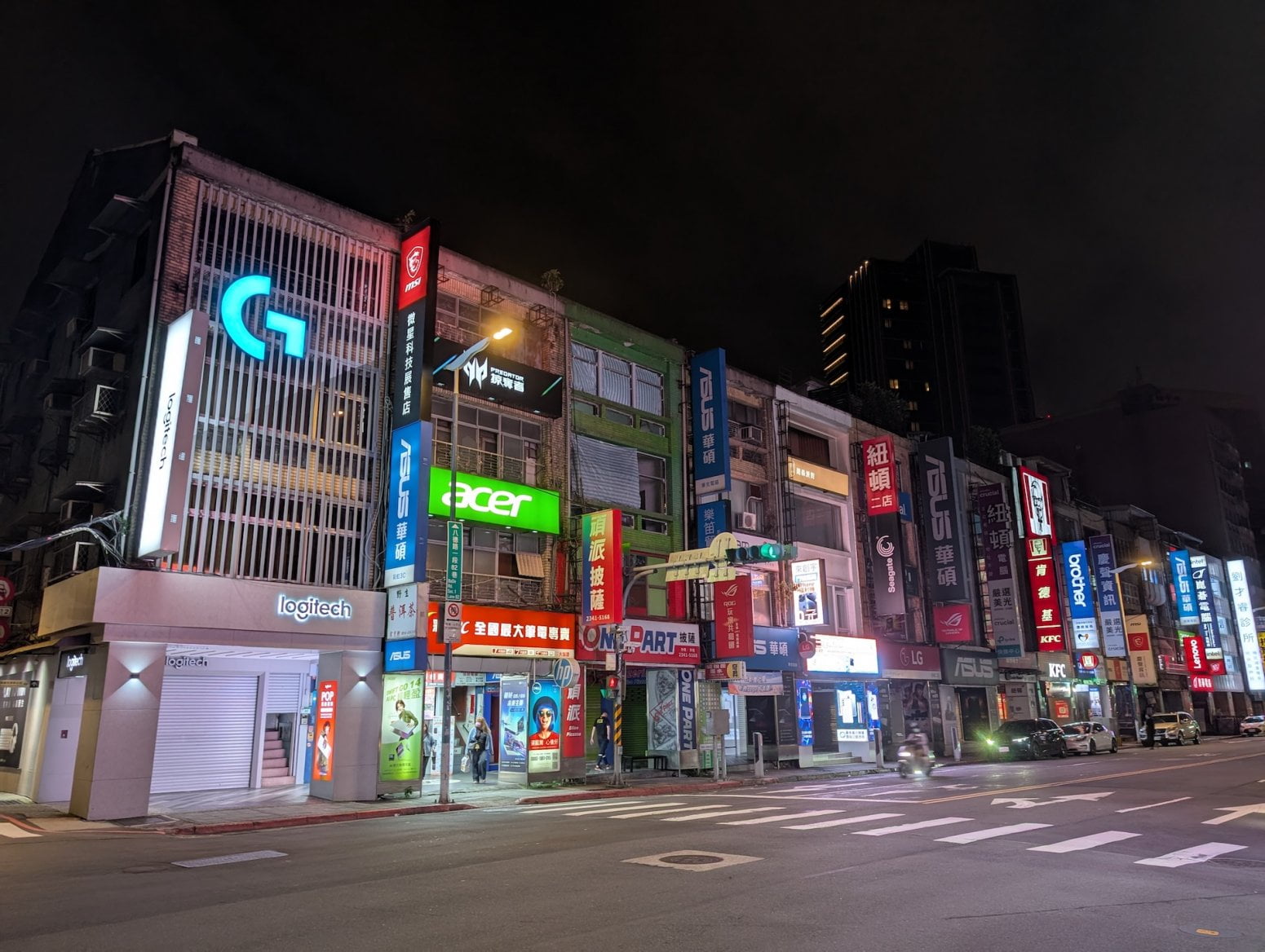 Guang Hua Digital Plaza a okolní ulice, Tchaj-pej, Tchaj-wan
