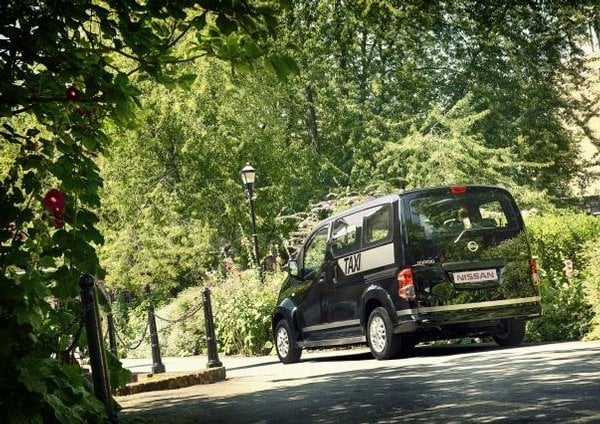 2017-07-londc3bdnskc3a9-taxy-nissan-nv200.jpg