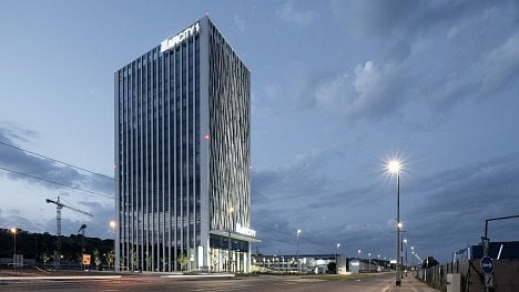 Náhledový obrázek - Na místě bývalé ruiny vyrostla moderní věž. AFI Tower je podle svého autora symbolem propojení průmyslové revoluce a moderní architektury