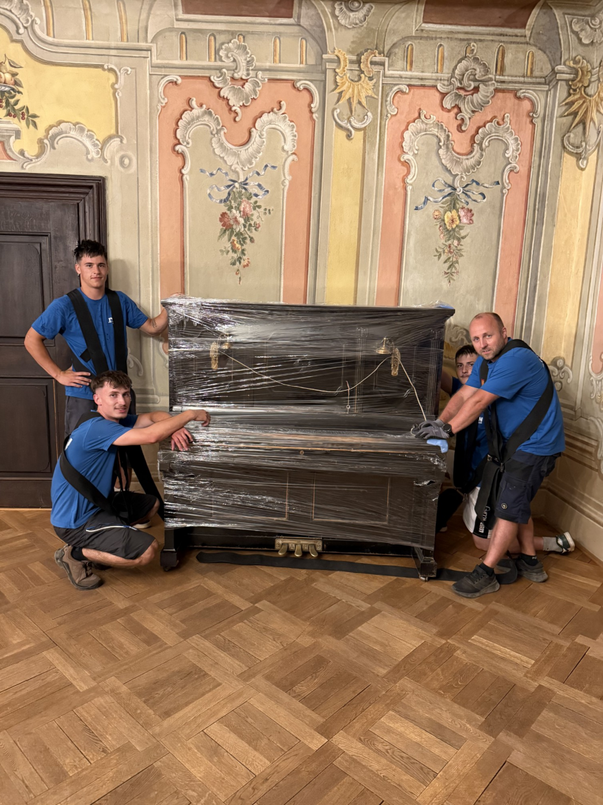 Stěhování klavíru od Dan stěhuje