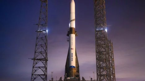 Bezosův Blue Origin hodlá dohnat SpaceX. Firma kvůli tomu vůbec poprvé shání peníze od externích investorů, chce získat 10 miliard dolarů