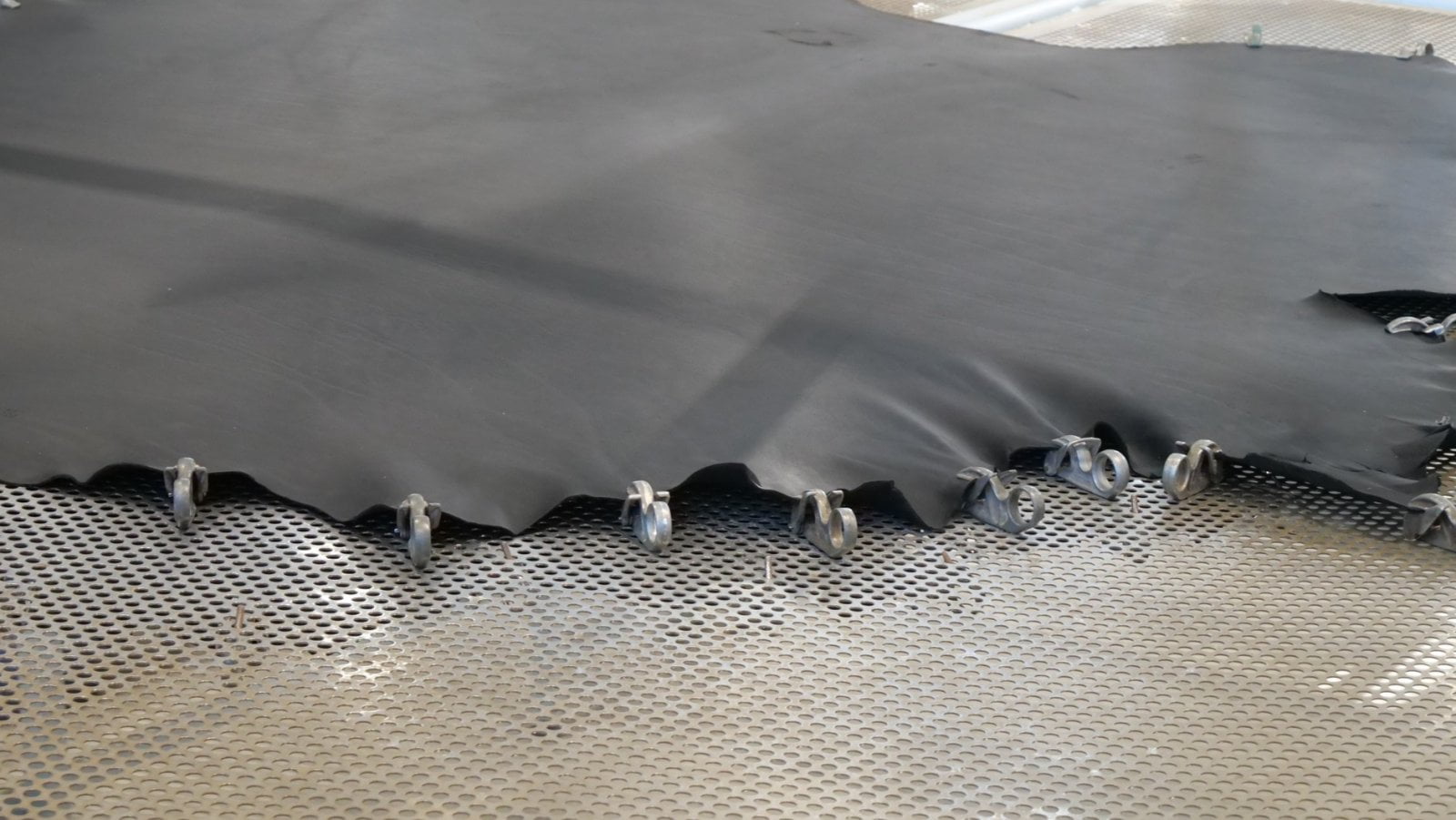 Zpracování kůží v Karo Leather