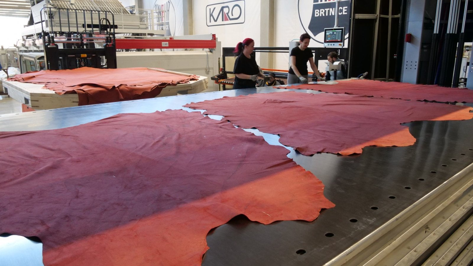 Zpracování kůží v Karo Leather