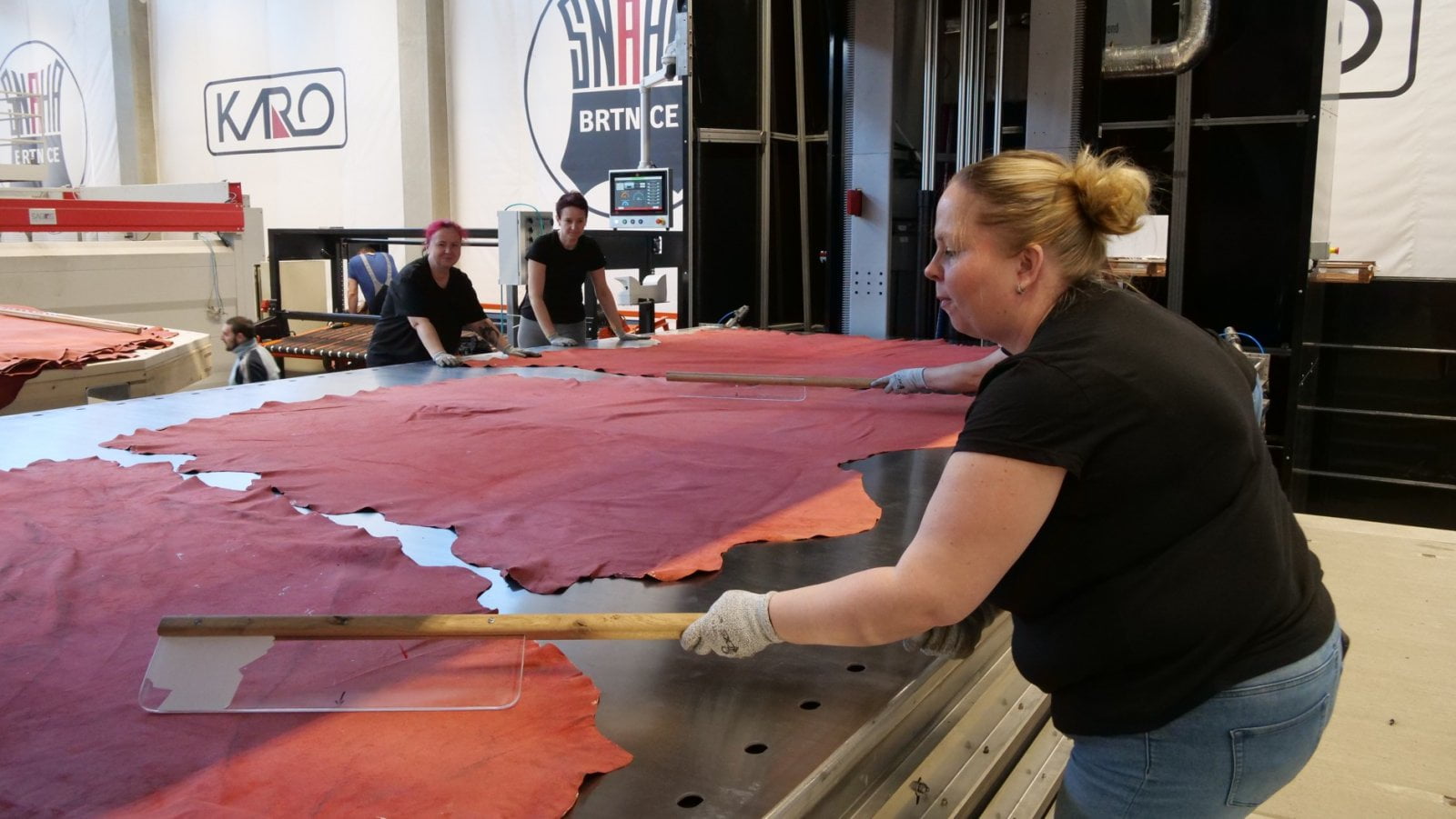 Zpracování kůží v Karo Leather