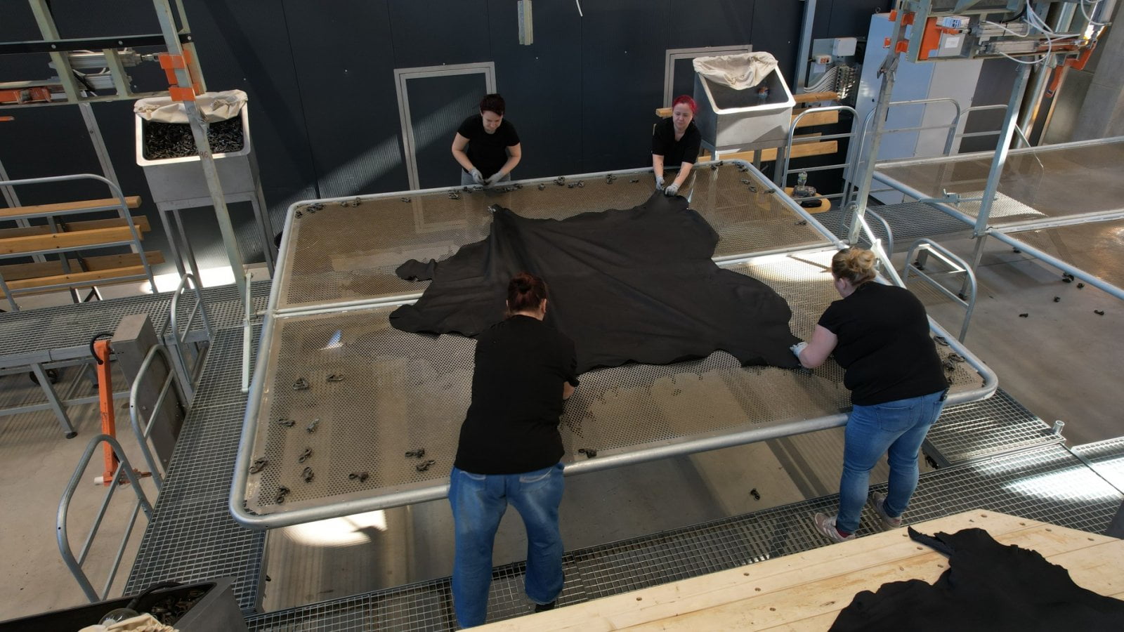 Zpracování kůží v Karo Leather