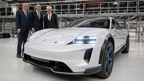 Náhledový obrázek - Úkol pro nové porsche: přesvědčit zákazníky, že elektromobily jsou sexy