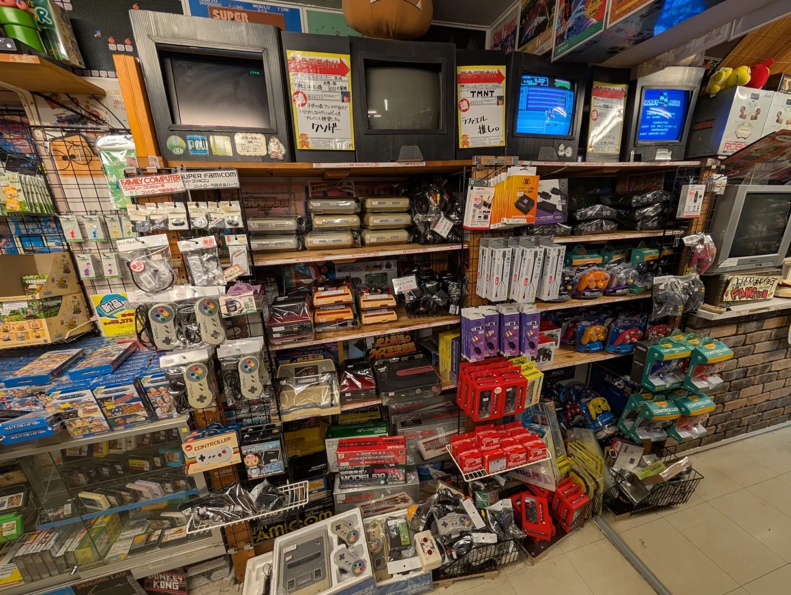 Obchod s retro hrami Super Potato, Tokio Akihabara