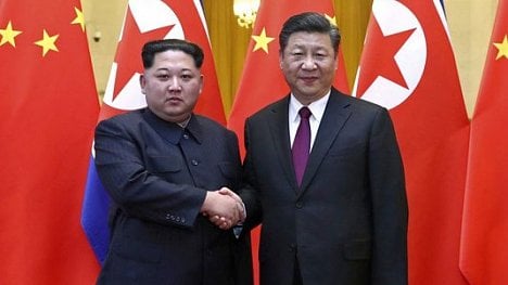 Náhledový obrázek - Kim Čong-un jednal v Pekingu se Si Ťin-pchingem, mluvil o jaderném odzbrojení KLDR