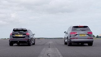 Náhledový obrázek - Srovnání nesrovnatelného: O kolik přesně je rychlejší Audi SQ7 než Ford Focus RS?