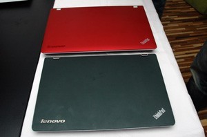 Červený ThinkPad Edge E420 vs. Edge+ E420s