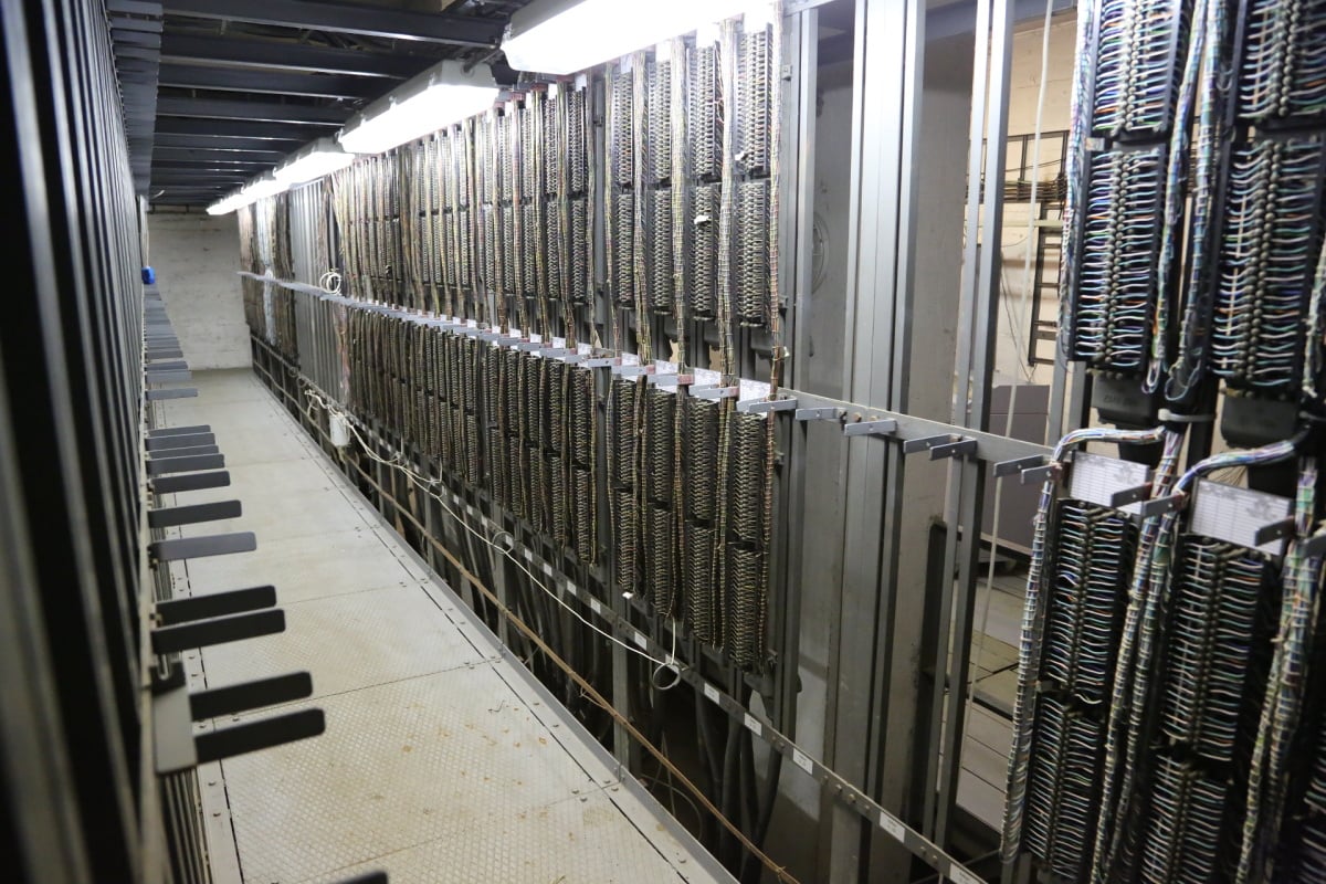 Optika i metalika 20 metrů pod zemí. Kolektor CETINu