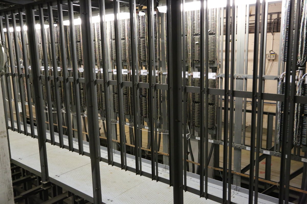 Optika i metalika 20 metrů pod zemí. Kolektor CETINu