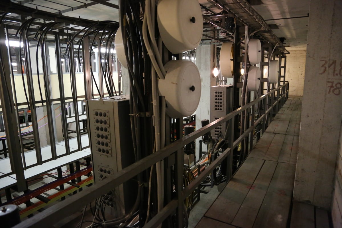 Optika i metalika 20 metrů pod zemí. Kolektor CETINu