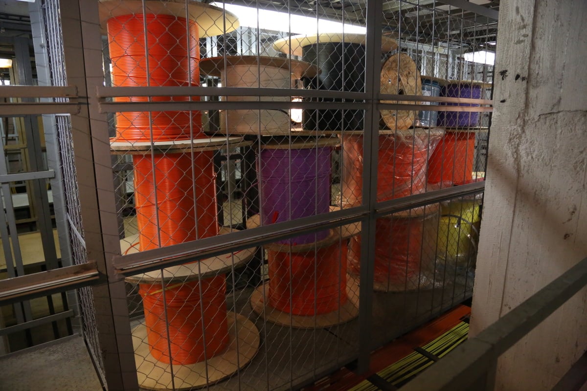 Optika i metalika 20 metrů pod zemí. Kolektor CETINu