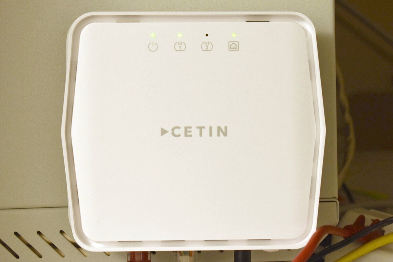 CETINem doporučovaná poloha, diody nahoře, popisky jsou správně; režim jednopárového DSL