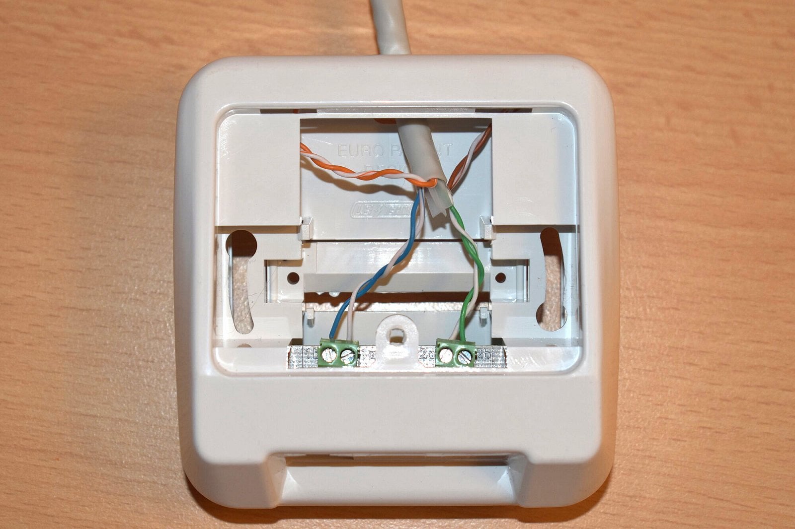 Nová zásuvka pro bonding, zapojení dvou párů