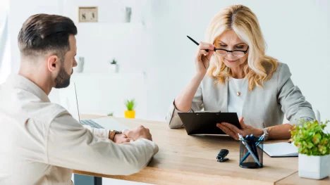 Pracák vás připraví na pohovor nebo pomůže s životopisem. Nabízí nové kurzy