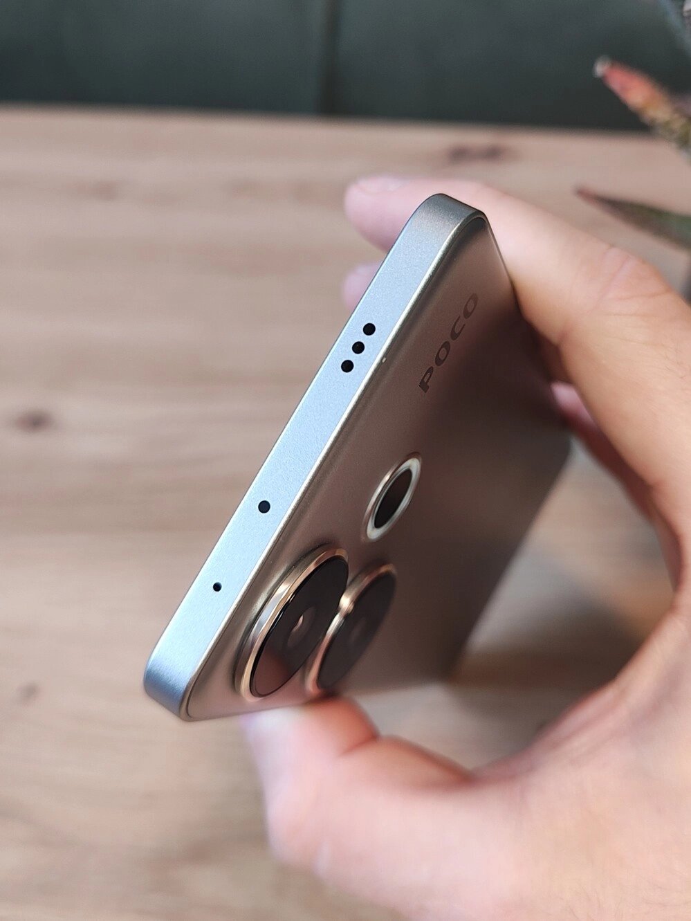 Vrchní strana telefonu