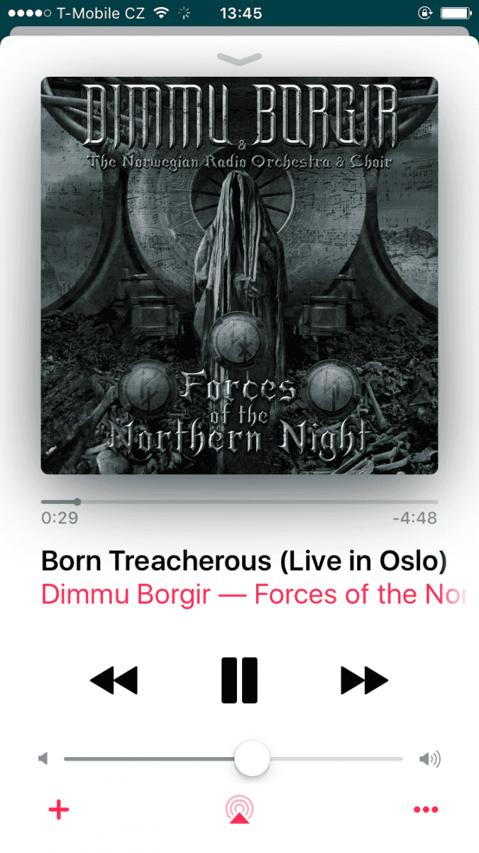 Chytré lavičky a rychlý internet na zastávkách MHD v Praze