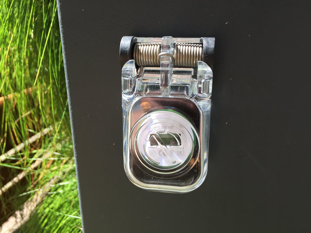 Chytré lavičky a rychlý internet na zastávkách MHD v Praze