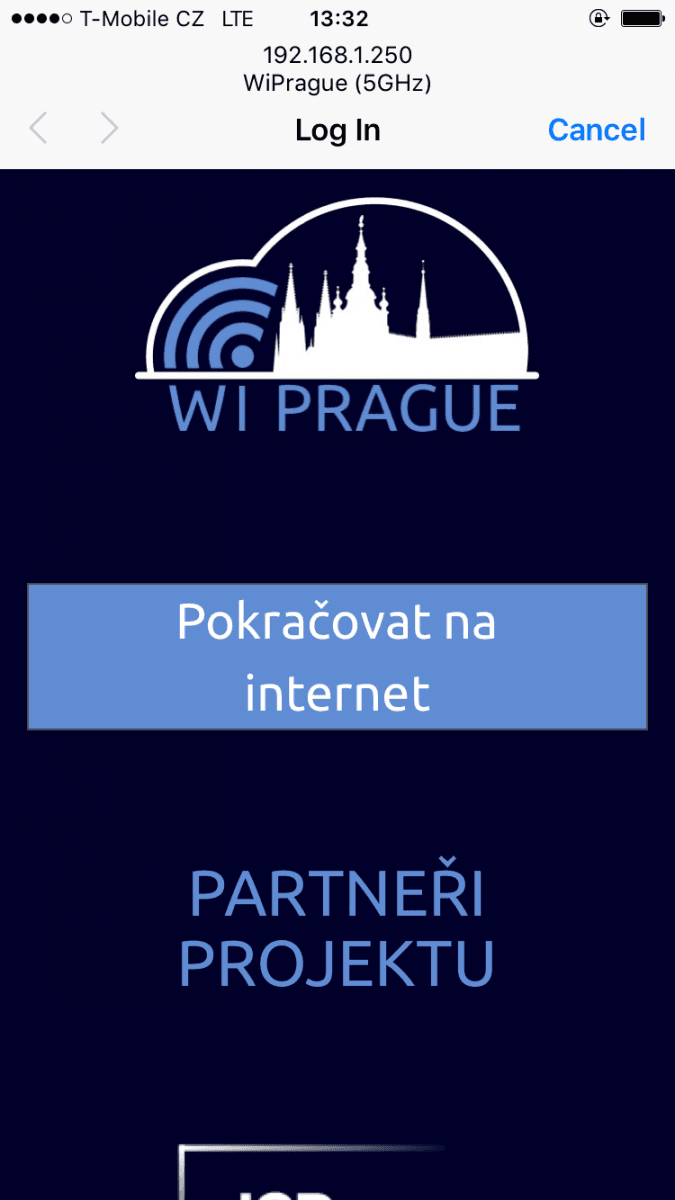 Chytré lavičky a rychlý internet na zastávkách MHD v Praze