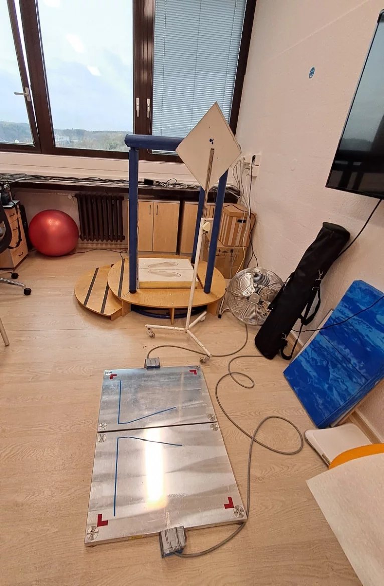 V této části laboratoře vyšetřují lékaři stabilitu stoje.