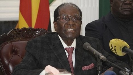 Náhledový obrázek - Mugabeho éra končí. Zimbabwský prezident rezignoval