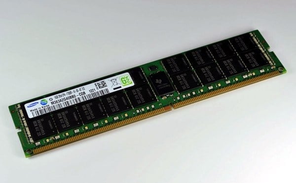 16GB modul DDR4 Samsung, typ registered s ECC.