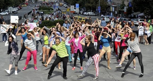 2013-04-u-svatc3a9ho-vc3a1clava-se-tanc48dilo-na-korejskc3bd-pop