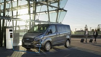 Náhledový obrázek - Plug-in hybridy nemusí být jen osobní. Ford nabízí dobíjecí Transit s tříválcem