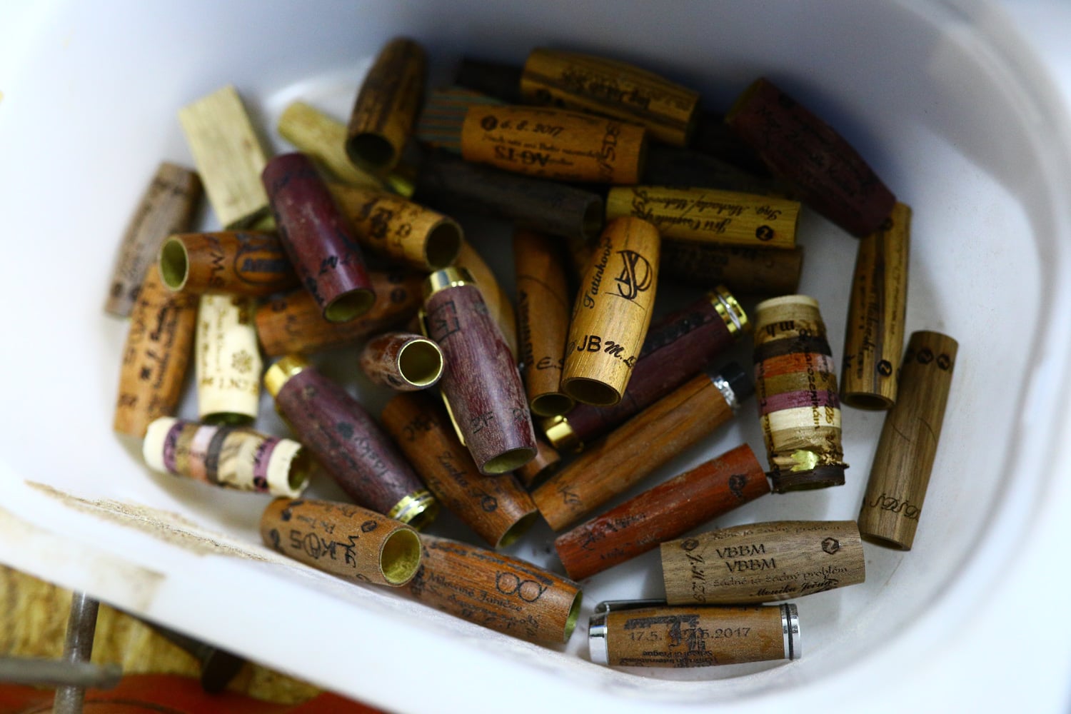 Pera Novák, originální dřevěná pera z Brandýsa nad Labem.