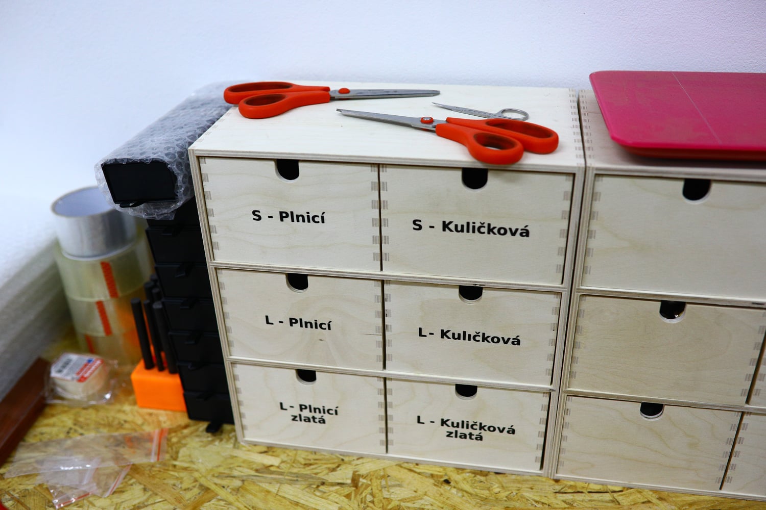 Pera Novák, originální dřevěná pera z Brandýsa nad Labem.