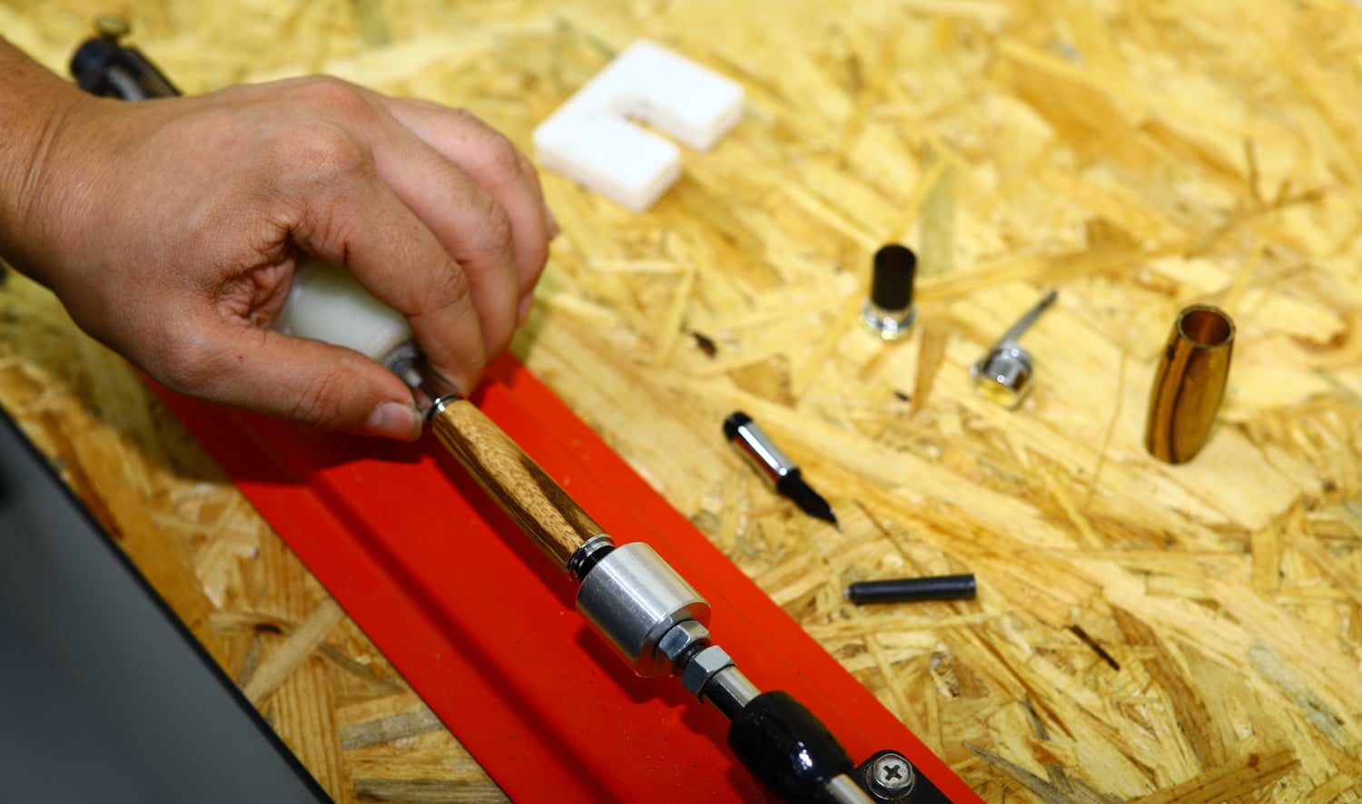 Pera Novák, originální dřevěná pera z Brandýsa nad Labem.