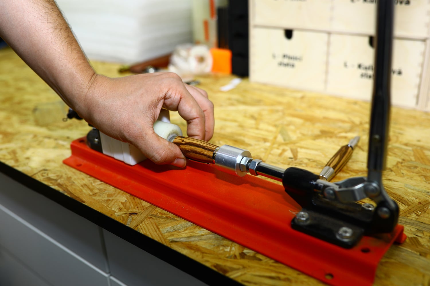 Pera Novák, originální dřevěná pera z Brandýsa nad Labem.