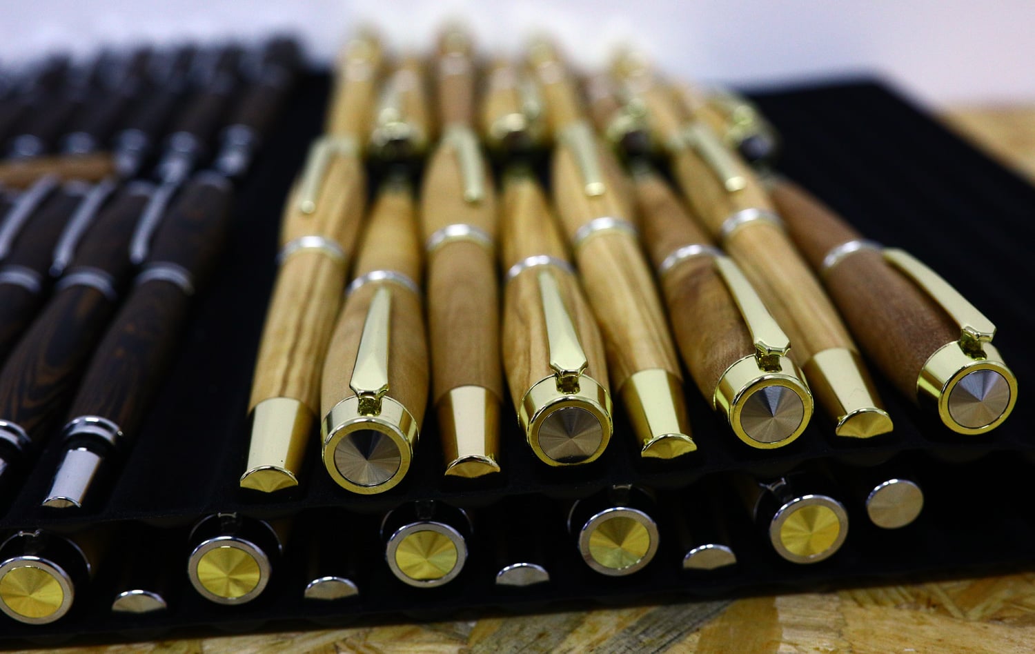 Pera Novák, originální dřevěná pera z Brandýsa nad Labem.