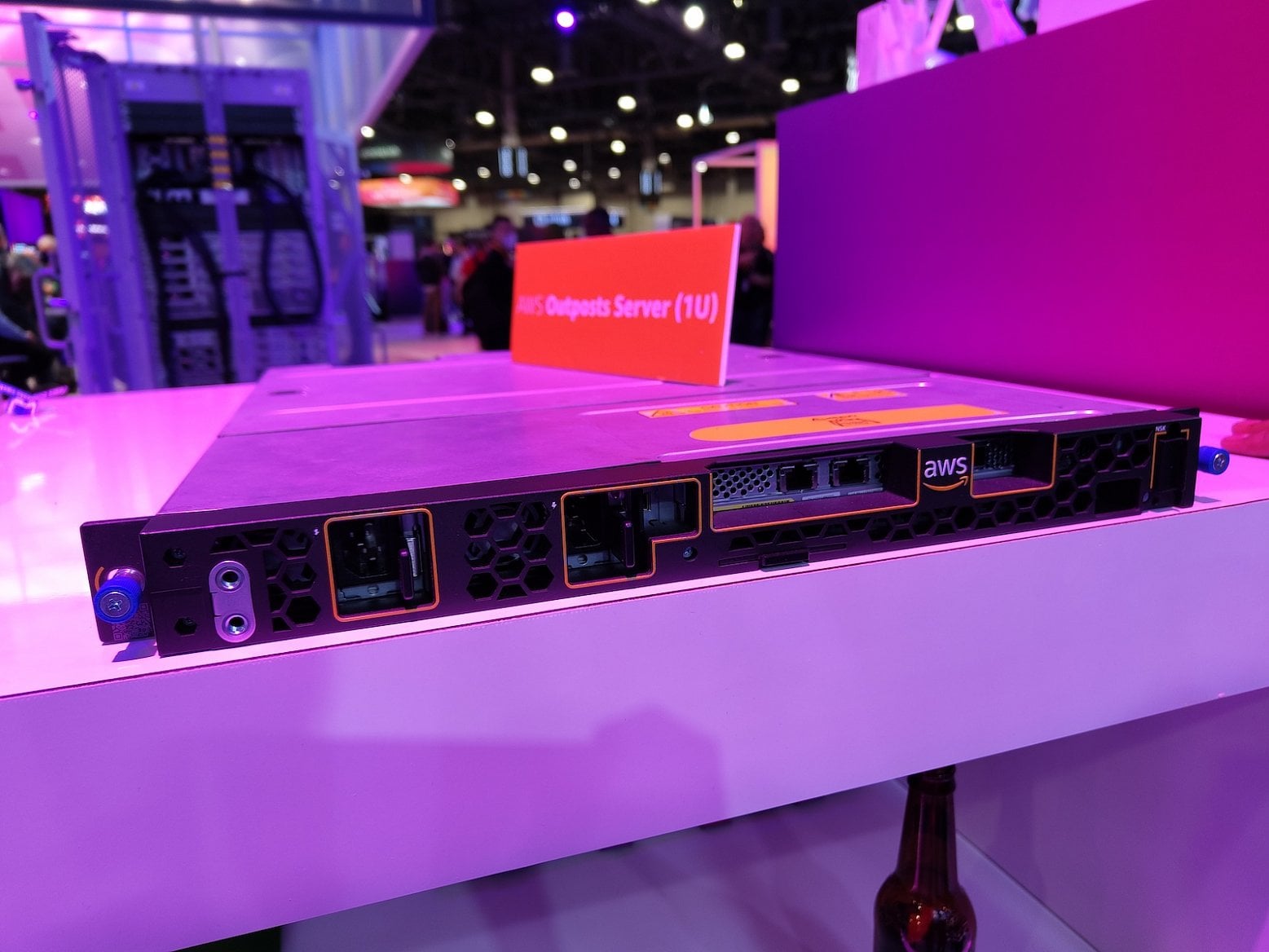 Servery AWS Outposts od Amazon Web Services